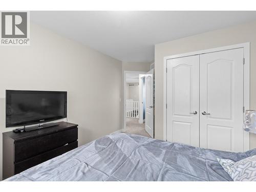 908 Westview Way, West Kelowna, BC - Indoor Photo Showing Bedroom