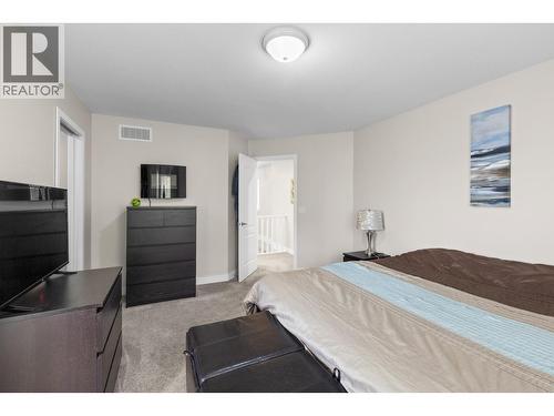 908 Westview Way, West Kelowna, BC - Indoor Photo Showing Bedroom