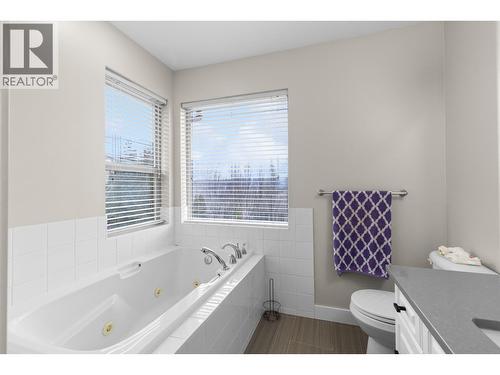 908 Westview Way, West Kelowna, BC - Indoor Photo Showing Bathroom