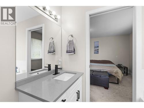 908 Westview Way, West Kelowna, BC - Indoor Photo Showing Bathroom