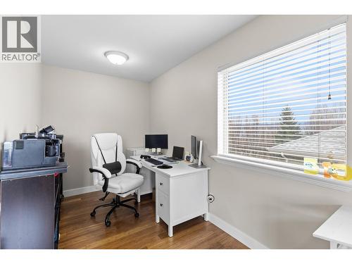 908 Westview Way, West Kelowna, BC - Indoor Photo Showing Office