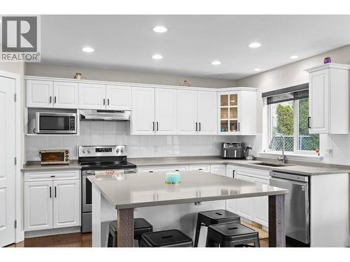 908 Westview Way, West Kelowna, BC - Indoor Photo Showing Kitchen