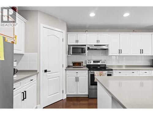 908 Westview Way, West Kelowna, BC - Indoor Photo Showing Kitchen