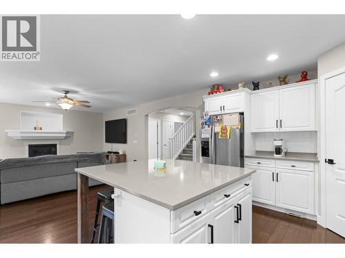 908 Westview Way, West Kelowna, BC - Indoor Photo Showing Kitchen