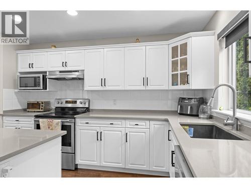 908 Westview Way, West Kelowna, BC - Indoor Photo Showing Kitchen