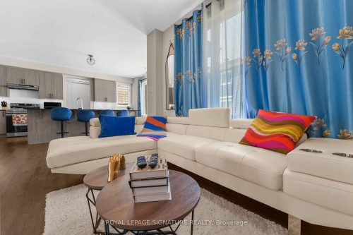 280 Sapling Grove S, Barrhaven, ON - Indoor Photo Showing Living Room