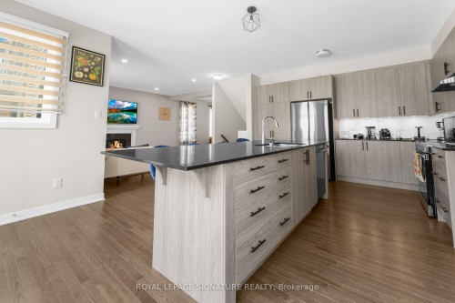 280 Sapling Grove S, Barrhaven, ON - Indoor Photo Showing Kitchen With Upgraded Kitchen