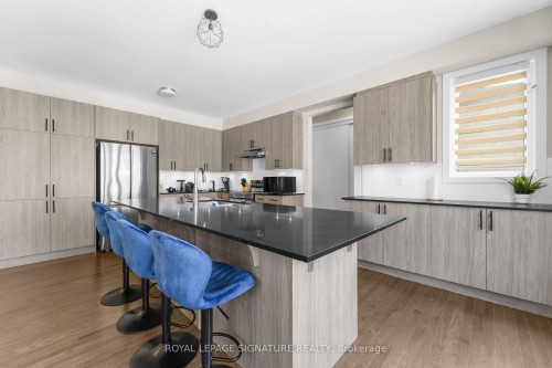 280 Sapling Grove S, Barrhaven, ON - Indoor Photo Showing Kitchen