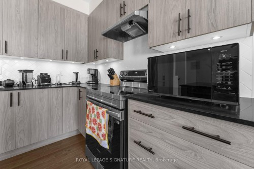 280 Sapling Grove S, Barrhaven, ON - Indoor Photo Showing Kitchen With Upgraded Kitchen