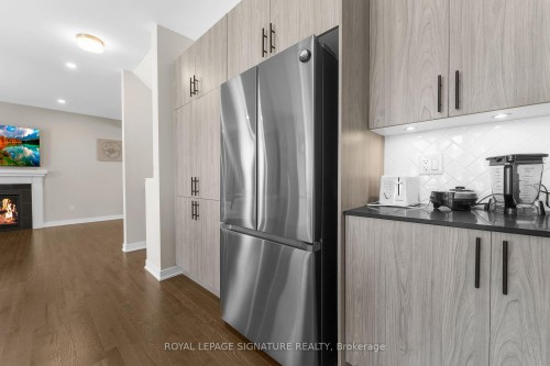280 Sapling Grove S, Barrhaven, ON - Indoor Photo Showing Kitchen