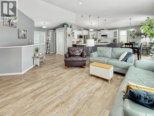 512 Keene Drive, Swift Current, SK - Indoor Photo Showing Living Room