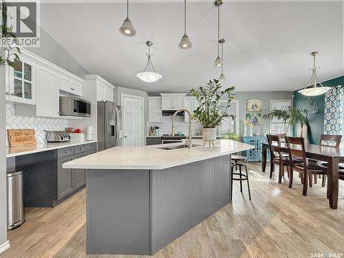512 Keene Drive, Swift Current, SK - Indoor Photo Showing Kitchen With Upgraded Kitchen