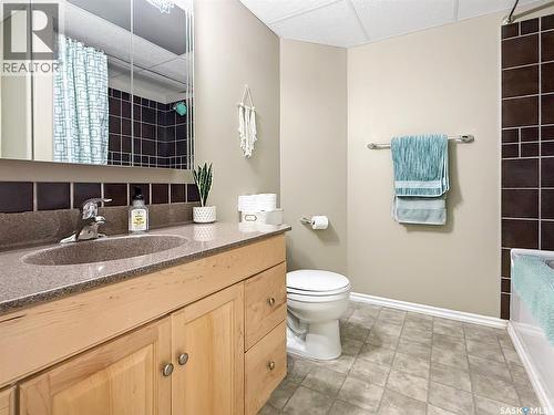 512 Keene Drive, Swift Current, SK - Indoor Photo Showing Bathroom