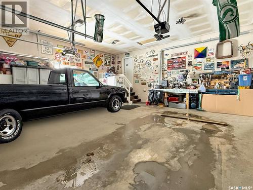 512 Keene Drive, Swift Current, SK - Indoor Photo Showing Garage