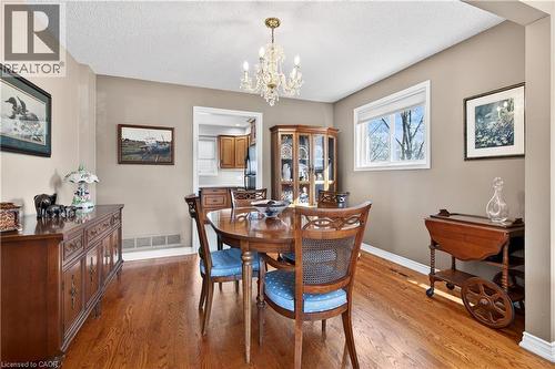 2378 Arnold Crescent, Burlington, ON - Indoor Photo Showing Dining Room