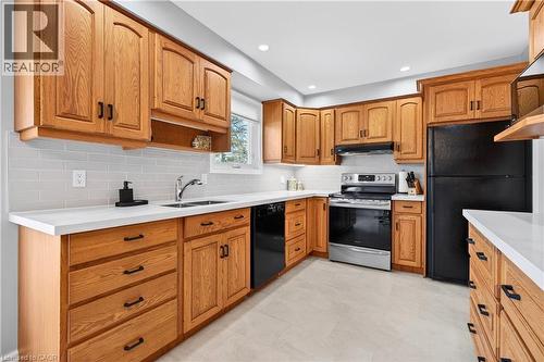 2378 Arnold Crescent, Burlington, ON - Indoor Photo Showing Kitchen With Double Sink
