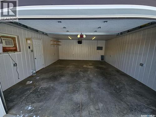 660 9Th Avenue Ne, Swift Current, SK -  Photo Showing Garage