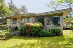 1055 Thistlewood Dr Saanich, BC V8X 4V7