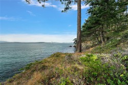 1324 Greenleaf Lane  Sidney Island, BC V8L 5Y9