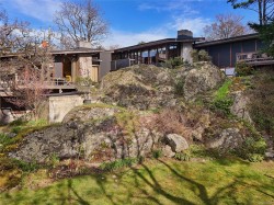 404 Henry St  Victoria, BC V9A 3J4