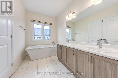 33 Duncombe Lane, Richmond Hill, ON 