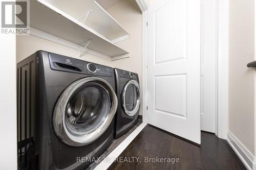 33 Duncombe Lane, Richmond Hill, ON 