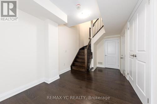 33 Duncombe Lane, Richmond Hill, ON 