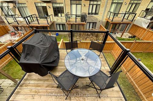 33 Duncombe Lane, Richmond Hill, ON 