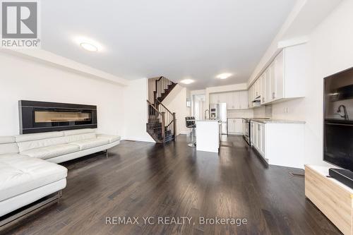 33 Duncombe Lane, Richmond Hill, ON 