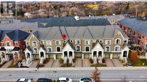33 Duncombe Lane, Richmond Hill, ON 