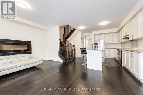 33 Duncombe Lane, Richmond Hill, ON 