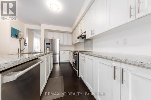 33 Duncombe Lane, Richmond Hill, ON 