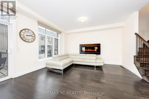 33 Duncombe Lane, Richmond Hill, ON 