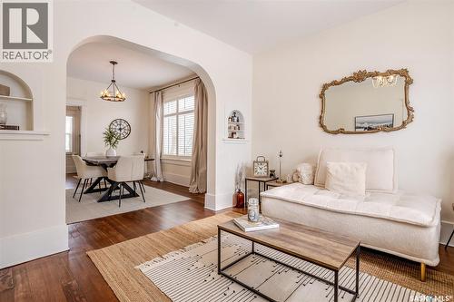 515 9Th Street E, Saskatoon, SK - Indoor Photo Showing Living Room