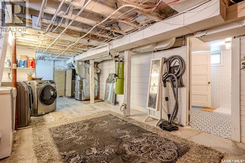 515 9Th Street E, Saskatoon, SK - Indoor Photo Showing Laundry Room