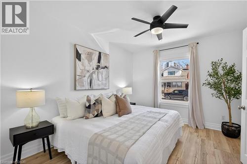 8 East 23Rd Street, Hamilton, ON - Indoor Photo Showing Bedroom