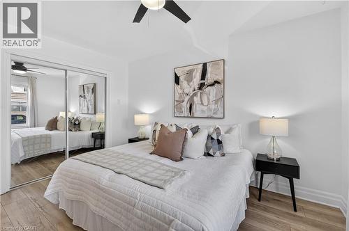 8 East 23Rd Street, Hamilton, ON - Indoor Photo Showing Bedroom
