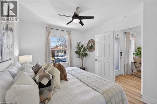 8 East 23Rd Street, Hamilton, ON - Indoor Photo Showing Bedroom