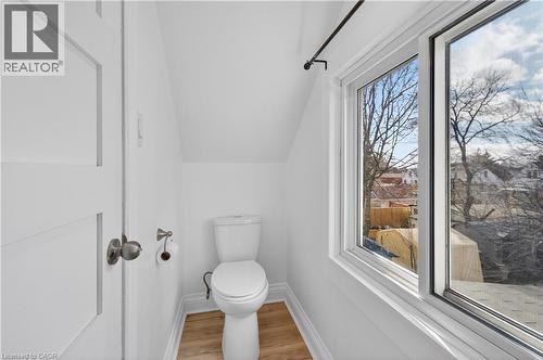8 East 23Rd Street, Hamilton, ON - Indoor Photo Showing Bathroom