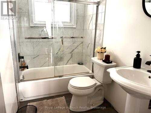 26 Dundee Drive, Tiny, ON - Indoor Photo Showing Bathroom