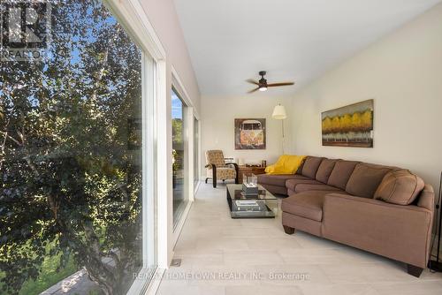 201 Empire Hanna Road E, Edwardsburgh/Cardinal, ON - Indoor Photo Showing Living Room