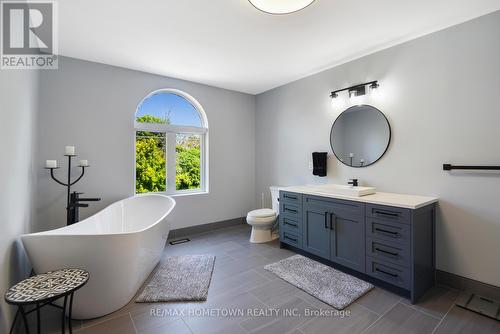 201 Empire Hanna Road E, Edwardsburgh/Cardinal, ON - Indoor Photo Showing Bathroom