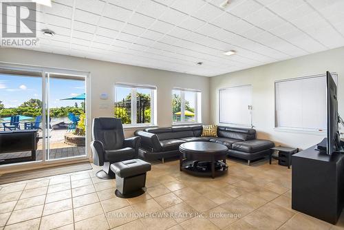 201 Empire Hanna Road E, Edwardsburgh/Cardinal, ON - Indoor Photo Showing Living Room