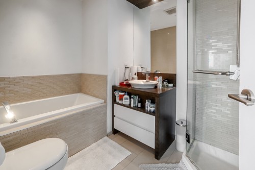 Bathroom - 2403-495 Av. Viger O., Montréal (Ville-Marie), QC - Indoor Photo Showing Bathroom