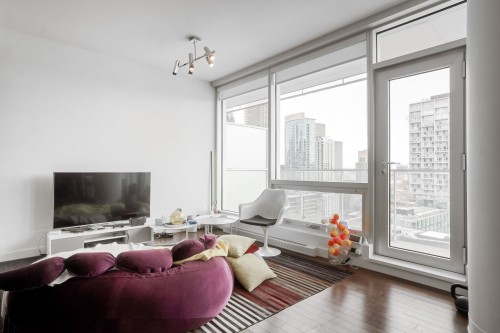 Living Room - 2403-495 Av. Viger O., Montréal (Ville-Marie), QC - Indoor Photo Showing Living Room