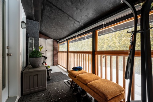 Balcon - 6 Av. Godfrey, Saint-Sauveur, QC -  With Exterior