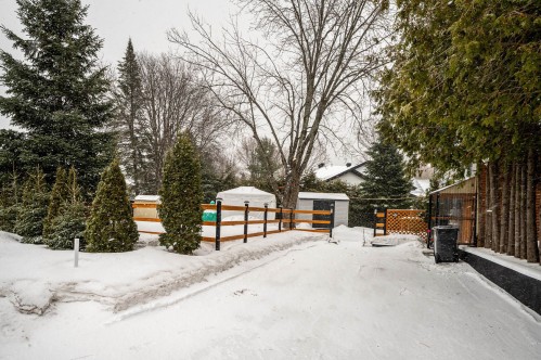 Stationnement - 6 Av. Godfrey, Saint-Sauveur, QC - Outdoor