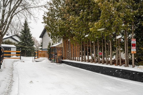 Stationnement - 6 Av. Godfrey, Saint-Sauveur, QC - Outdoor