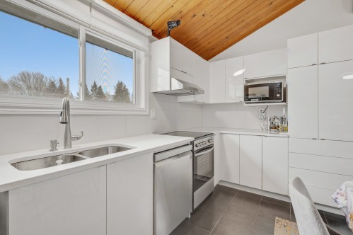 Cuisine - 6 Av. Godfrey, Saint-Sauveur, QC - Indoor Photo Showing Kitchen With Double Sink