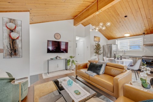 Salon - 6 Av. Godfrey, Saint-Sauveur, QC - Indoor Photo Showing Living Room